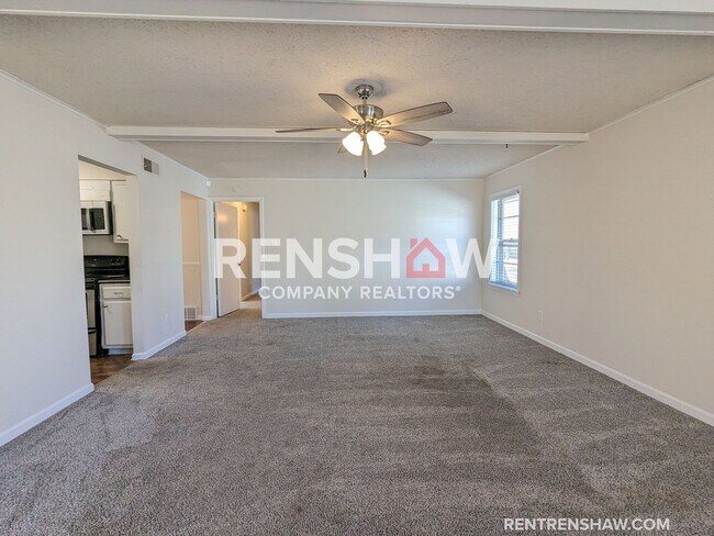 Foto del edificio - Two-year Lease with TWO MONTHS FREE Rent w...