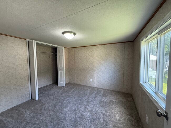 Building Photo - 344 Creek Rd