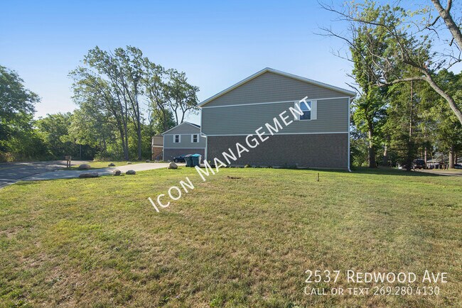 Building Photo - 2537 Redwood Ave
