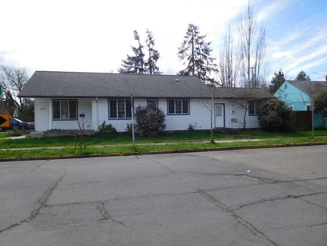 Photo - 6 Bedroom 2 bath House Close to Campus