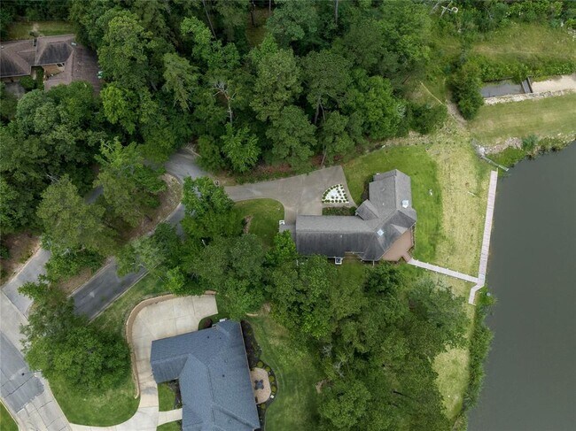 Building Photo - 2151 Greentree Dr