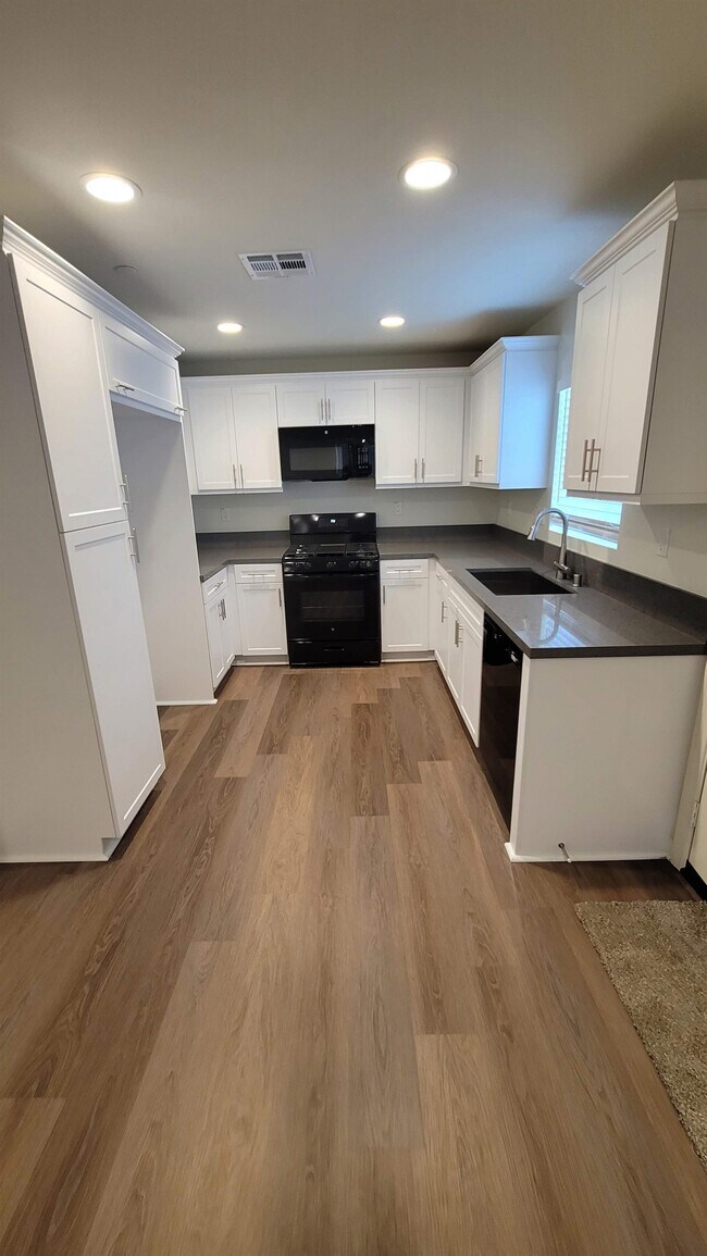 Photo - 2285 Chestnut St House