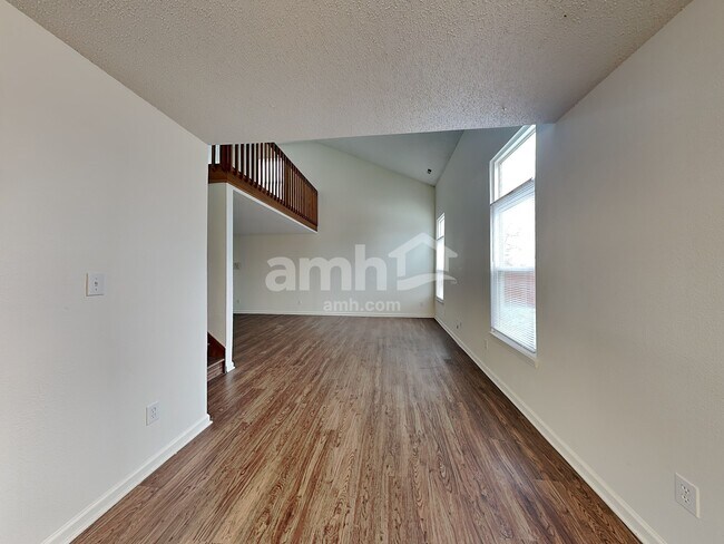 Foto del edificio - 1676 Sweetwater Ln