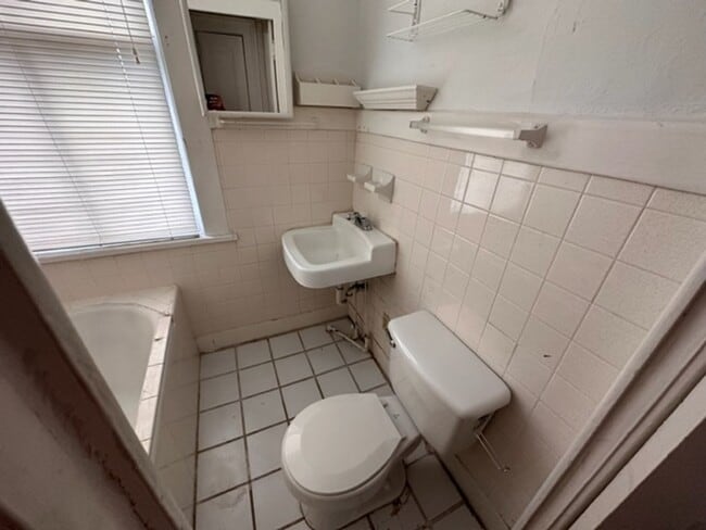 Building Photo - 2827 Pickett