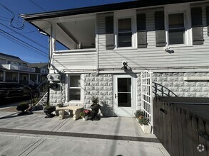 Building Photo - 123 N Avolyn Ave