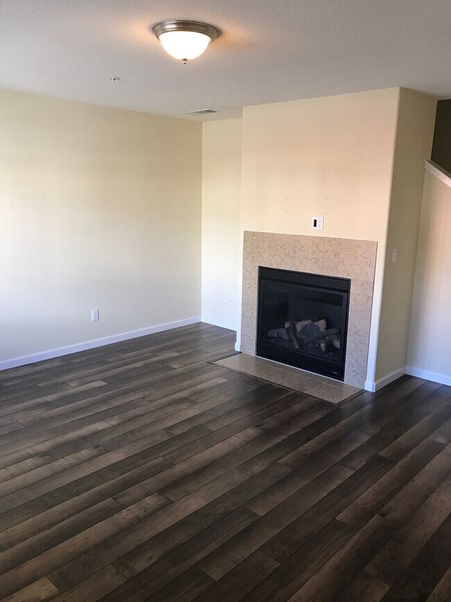 Foto del edificio - Centrally Located 4 bedroom 2.5 bath Petal...