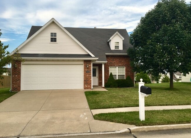 Building Photo - 4002 Sweetwater Dr