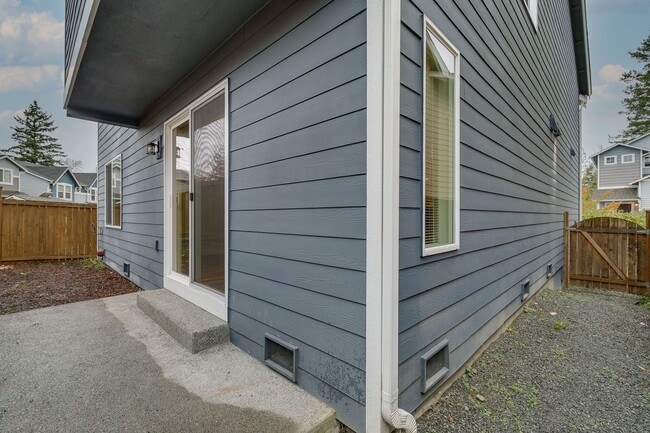 Photo - Bright and spacious 3 bed home in nice Lynnwood location!