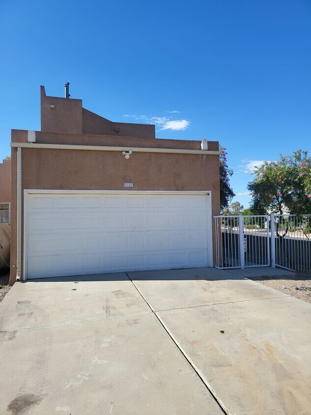 Foto principal - NW Pueblo Style 2/story 2/Bd 2/Ba 2/CG
