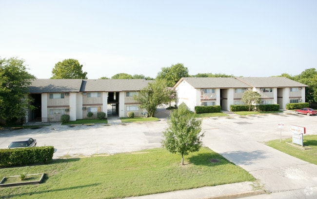 Building Photo - Robin's Nest Apartments