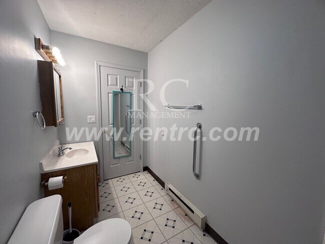 Building Photo - 1002-5 Glendale-
