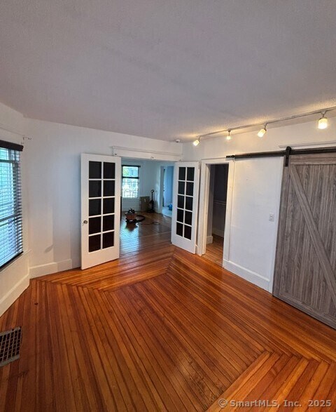 Building Photo - 977 Townsend Ave