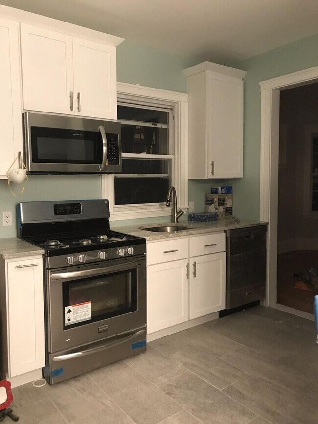 Building Photo - 4 Bedroom