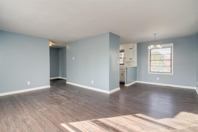 Foto del edificio - 221 Pinehurst Dr