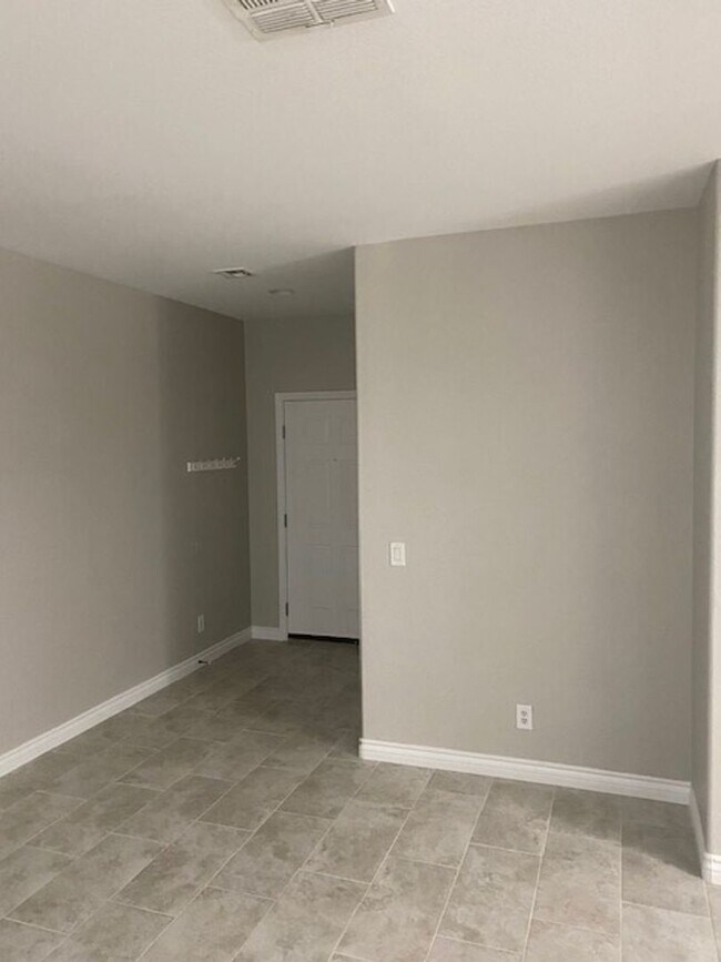Building Photo - 4 Bedroom Single Family Home in Las Vegas