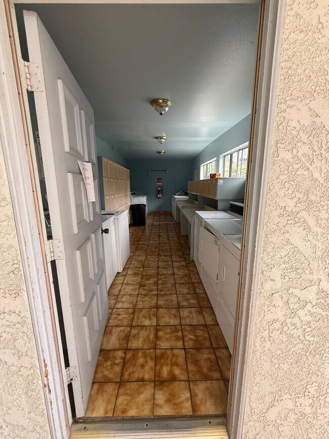 Foto del edificio - Remodeled 2 Bed, 2 Bath Condo in Quiet Gated Lomita Community