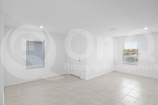 Foto del edificio - 6639 Coulter Dr