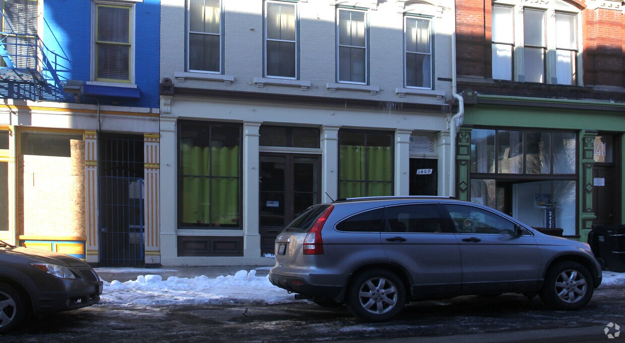 Building Photo - 1409 Main St
