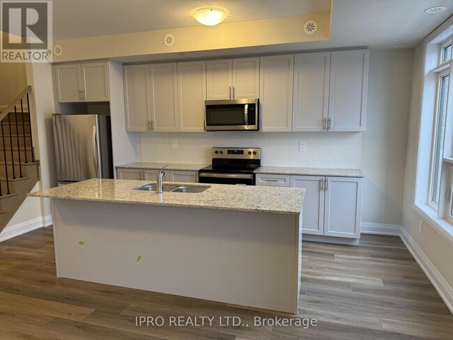 Building Photo - 1581-1581 Rose Way