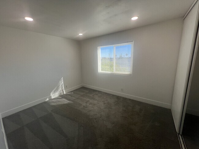 Building Photo - 3965 Logan Ave