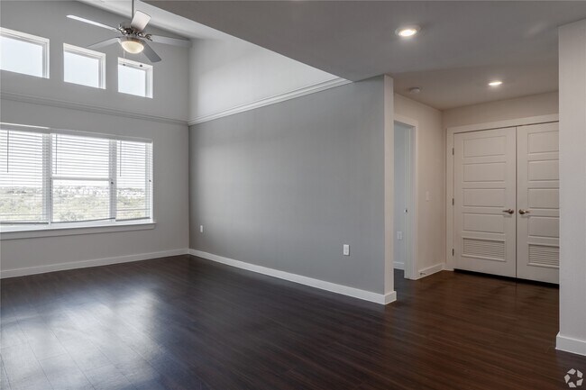 Building Photo - 2401 E Oltorf St