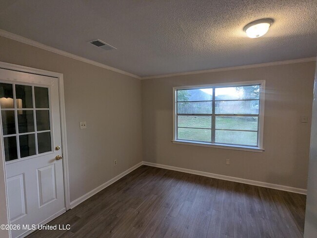 Foto del edificio - 5550 Winterwood Dr