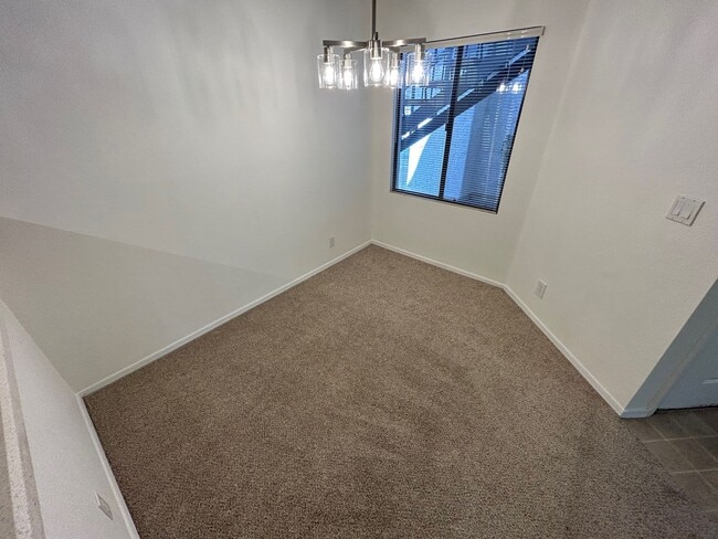 Building Photo - EXCELLANT ONE BEDROOM AND ONE BATHOOM SPRI...