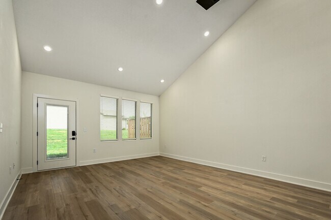 Building Photo - Lot 166