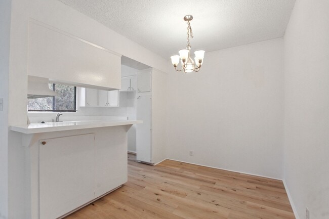 Foto del edificio - 744 S Windsor Blvd