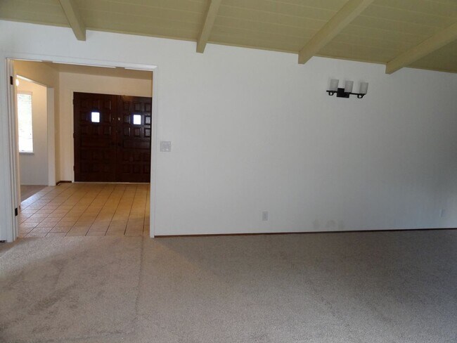 Building Photo - 18530 Rancho Las Cimas Way