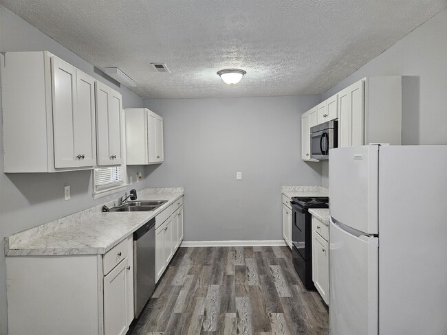 Building Photo - 6607 Amanda Cir