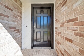 Building Photo - 10603 Highland Woods Dr