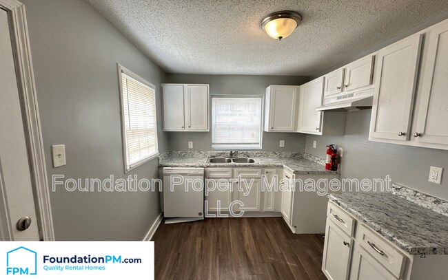 Building Photo - 1392 Kyle St