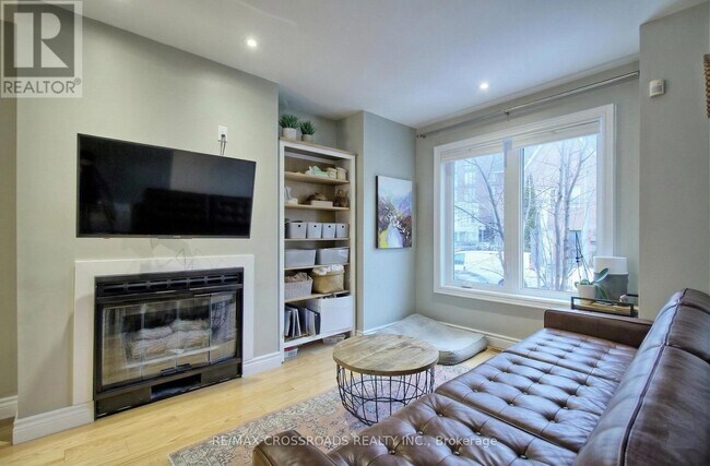 Building Photo - 20 Brick Ct