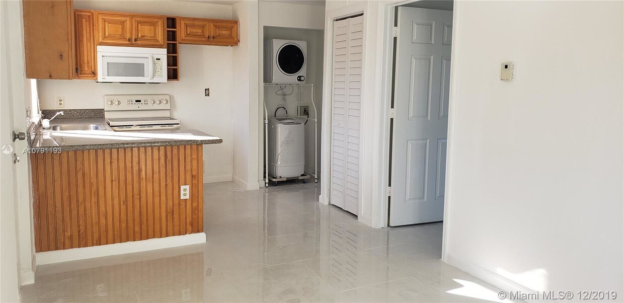 Foto principal - 900 SW 6th Ave