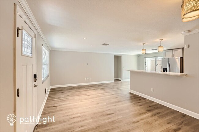 Building Photo - 1090 16Th Avenue SW