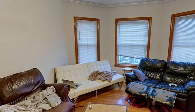 Foto del edificio - 10 Evergreen Ave