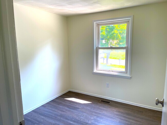 Building Photo - 3837 House of Stuart Ave