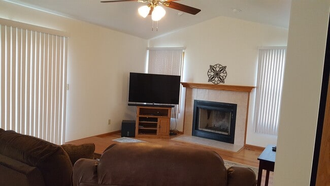 Building Photo - 703B Burgess Dr