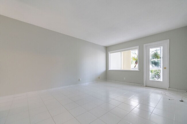 Building Photo - 3001 NE 47th Ct
