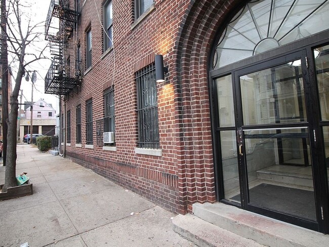 Building Photo - 9 Garrison Ave