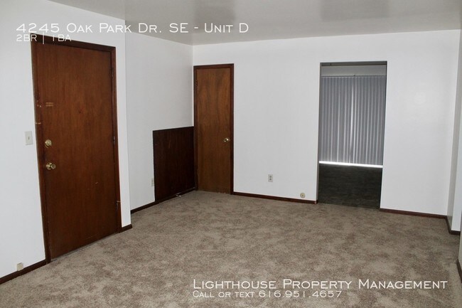 Building Photo - 4245 Oak Park Dr SE