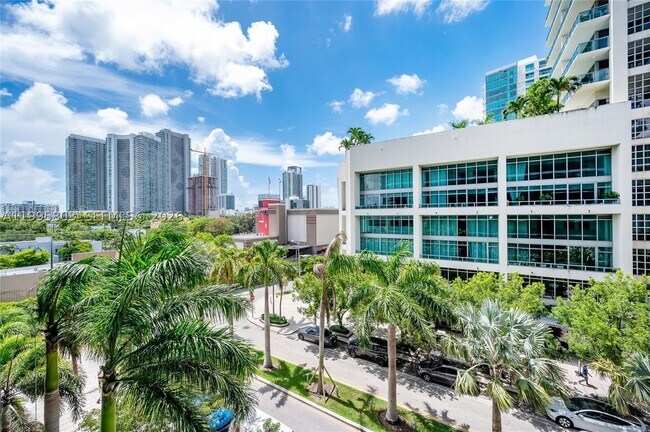 Foto del edificio - 121 NE 34th St