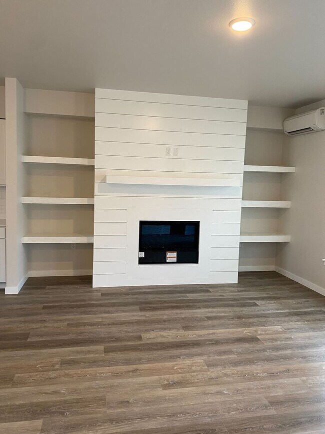 Building Photo - Brand new 3 and 4 Bedroom Townhomes in Lacey!