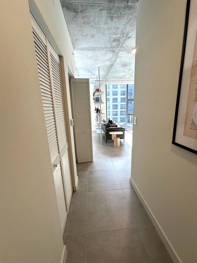 Foto del edificio - 370 NW 33rd St