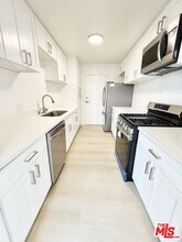 Building Photo - 468 S Roxbury Dr