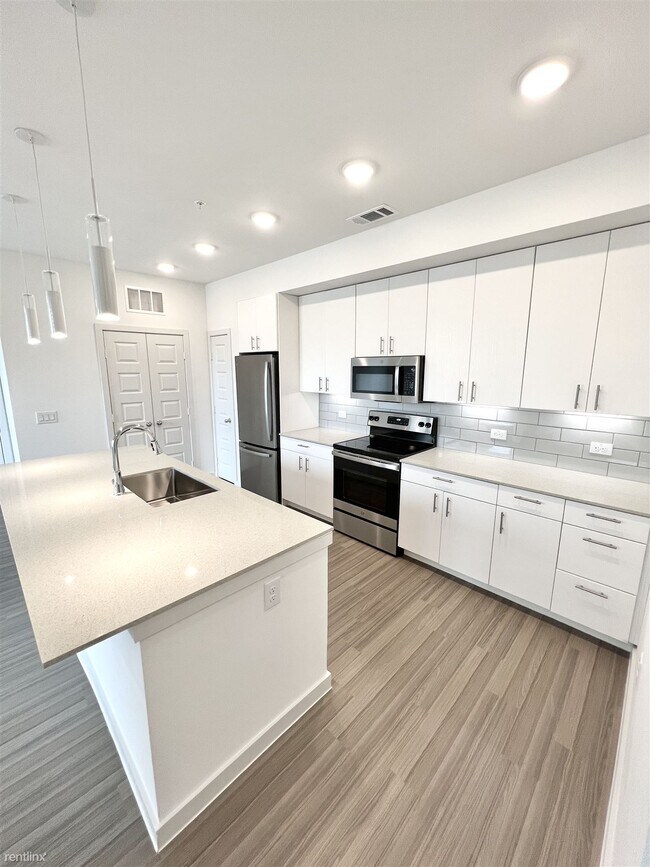 Foto del edificio - 1 br, 1 bath Condo - 1222 W Louis Henna Bl...