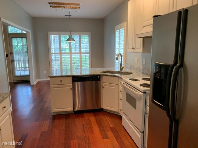 Building Photo - 3 br, 2.5 bath House - 233 Mossy Oak Way