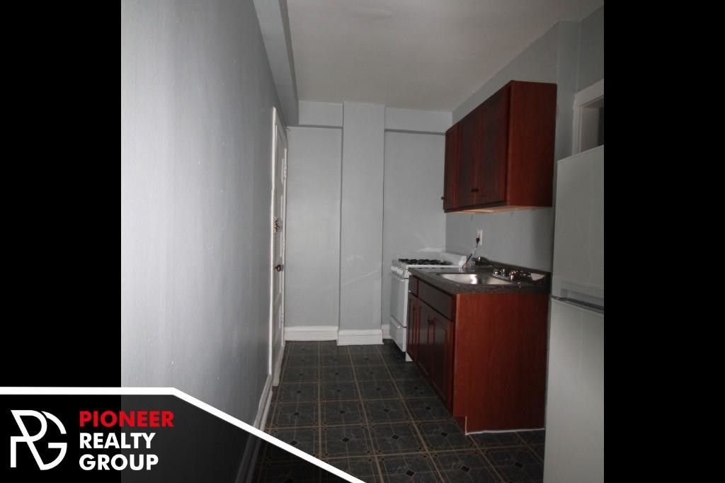 Building Photo - 4600-4608 N Beacon St