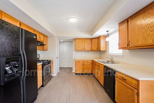 Building Photo - 8031 Southern Trails Pl